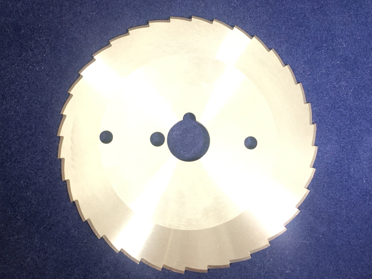 440 Kebab Plain Circular Slicers – 80x13x1.6mm with Single Bevel to Sharpener, 3 Pinholes, 1x Keyway, Serrated with 36 Teeth